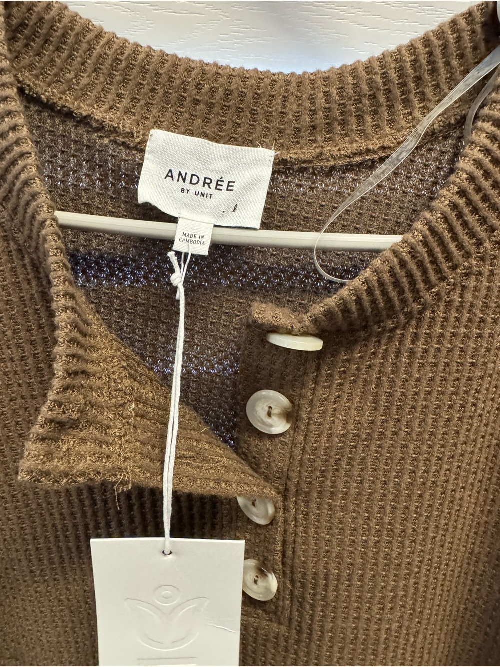 ANDRÉE BY UNIT Women's Brown Waffle-Knit Henley Sweater